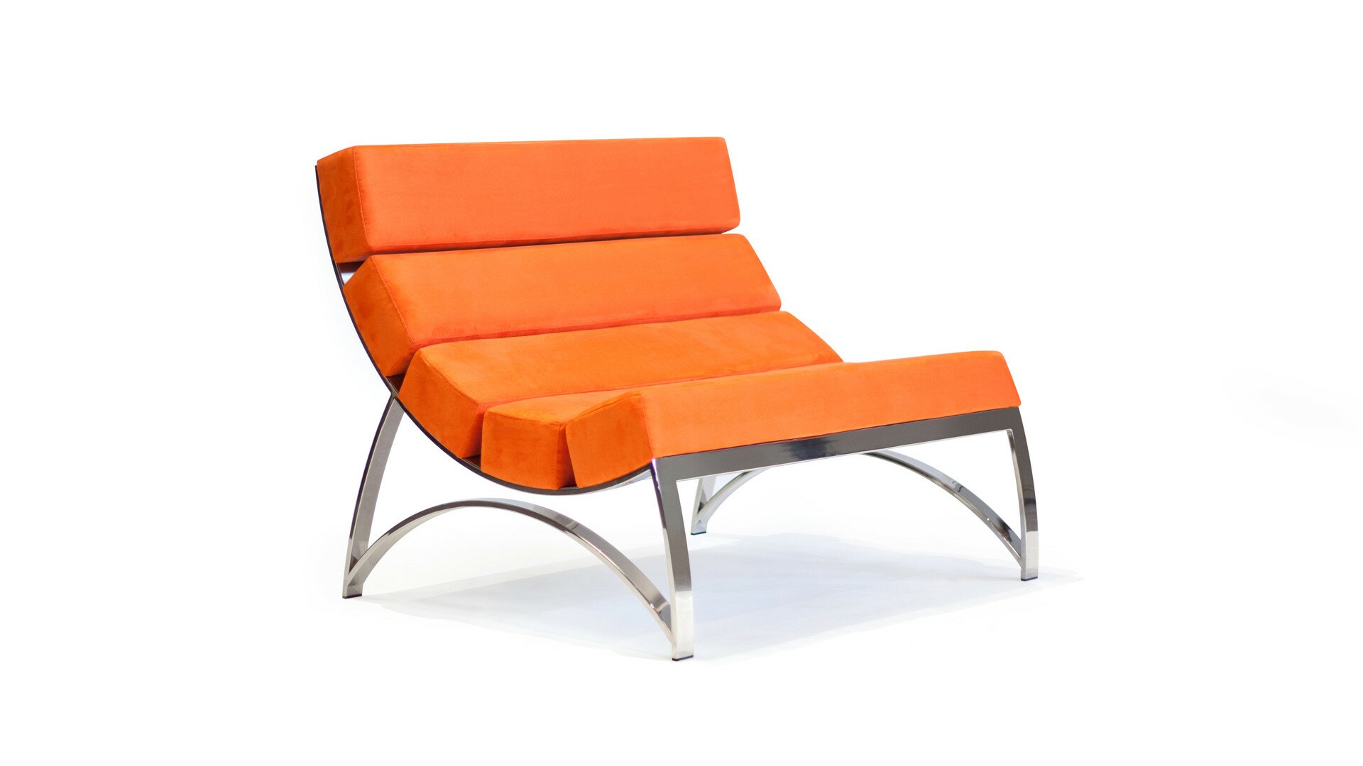 Sleek and symmetric, the Arctic 5 is mid-century for the next century. Five tailored bolsters unite with a polished steel frame. This chair leaves no doubt; it’s cooler than a glacier.